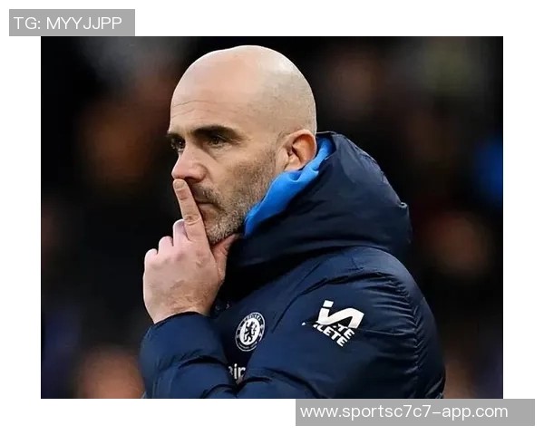 白堡球迷愤怒抗议切尔西老板主帅赛季中途离任引发不满情绪